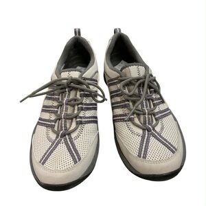 Privo Women's Lace-Up Sneakers in Light Gray and Dark Gray Trim S6